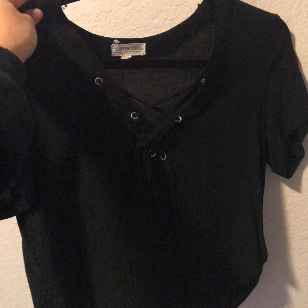 BLACK TIE CROP TOP